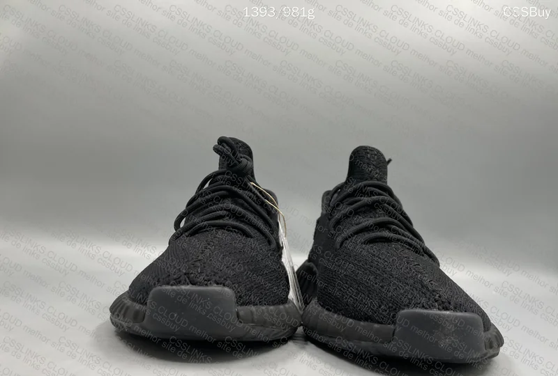 Yeezy 350 Bred 3