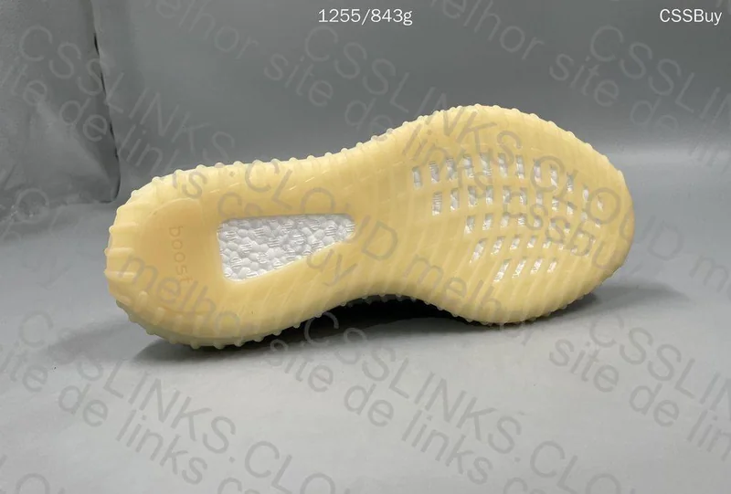 YEEZY 350 CARBON