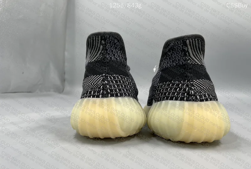 YEEZY 350 CARBON 4