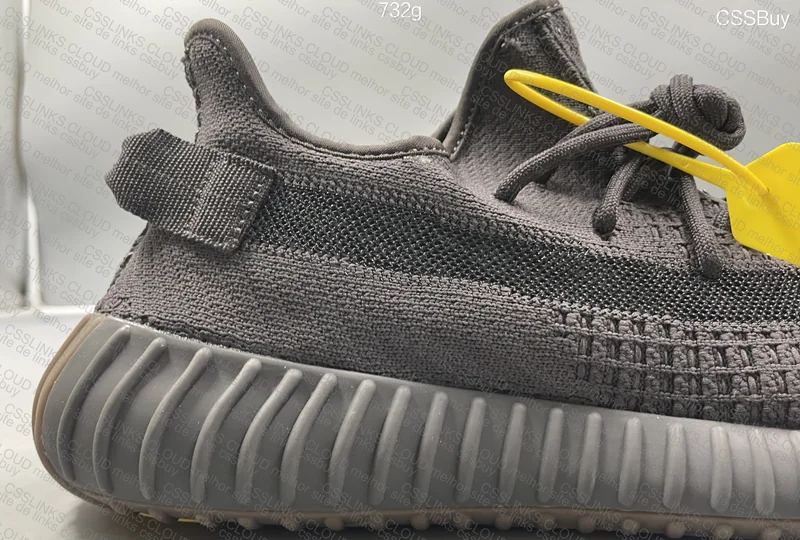 Yeezy 350 - Cinder - 119¥ 2