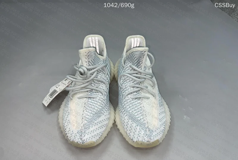 Yeezy 350 Core Black Red e Cloud White 3