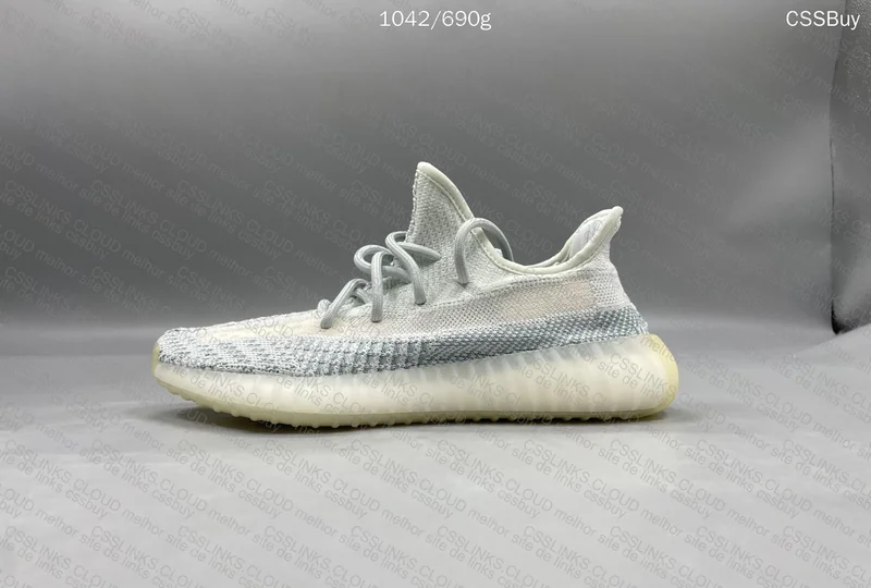 Yeezy 350 Core Black Red e Cloud White 4