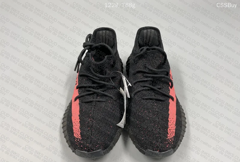 Yeezy 350 Core Black Red e Cloud White 5
