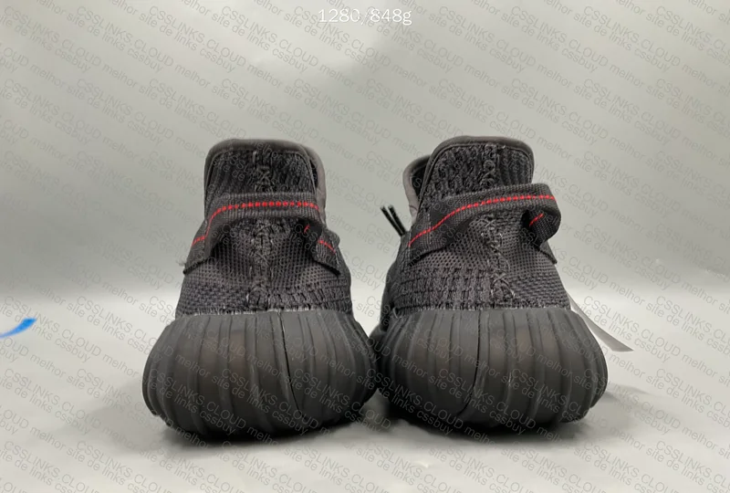 Yeezy 350 e 700 3