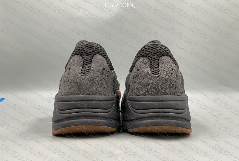 Yeezy 350 e 700 6