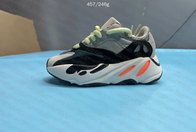 Yeezy 350 and 700 - Kids 10