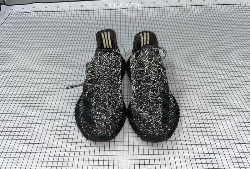 Yeezy 350 Mistery Box