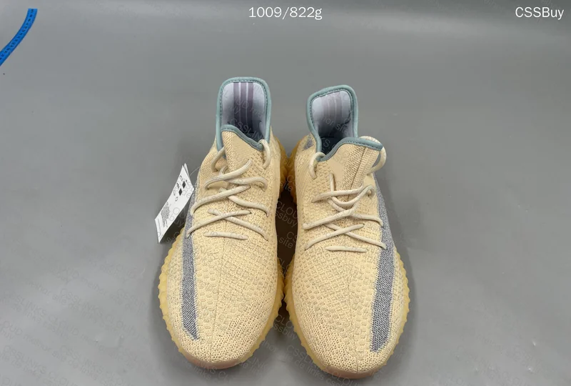 Yeezy 350 in Nike Box