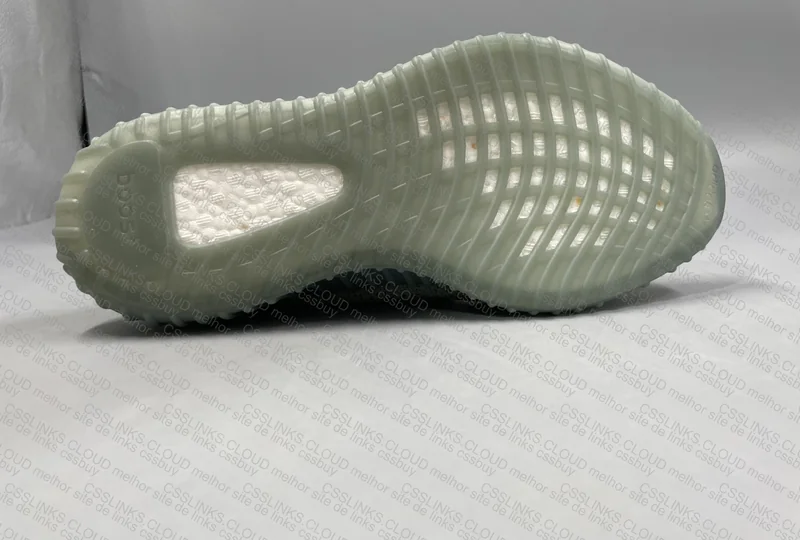 YEEZY 350 "OG" 4
