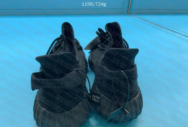 yeezy 350 onyx 2