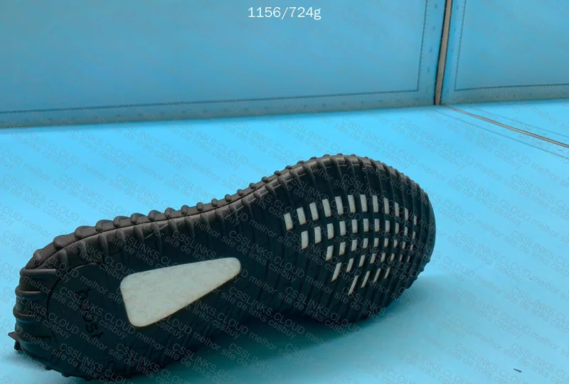 yeezy 350 onyx 4