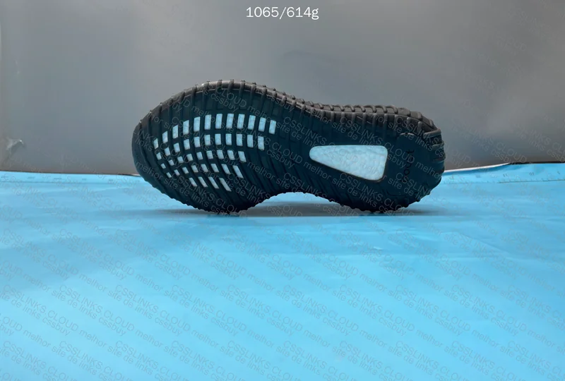 Yeezy 350 Onyx Black 4