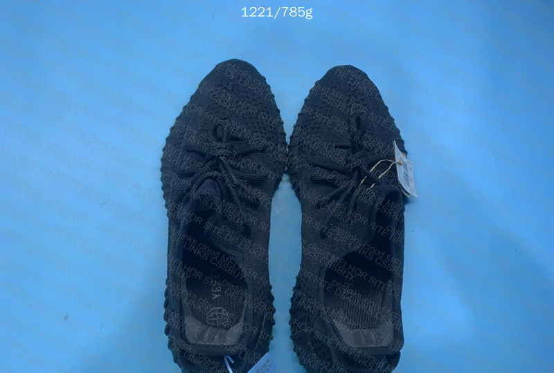 Yeezy 350 Onyx LW