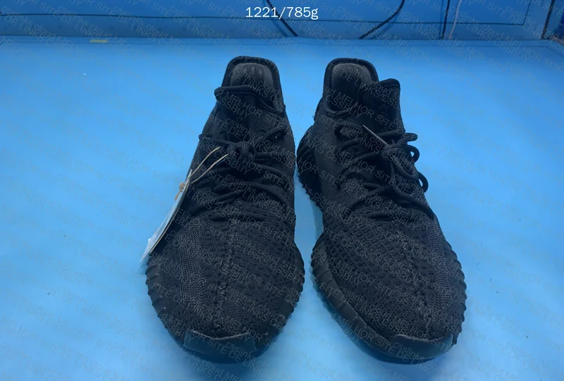 Yeezy 350 Onyx LW 3