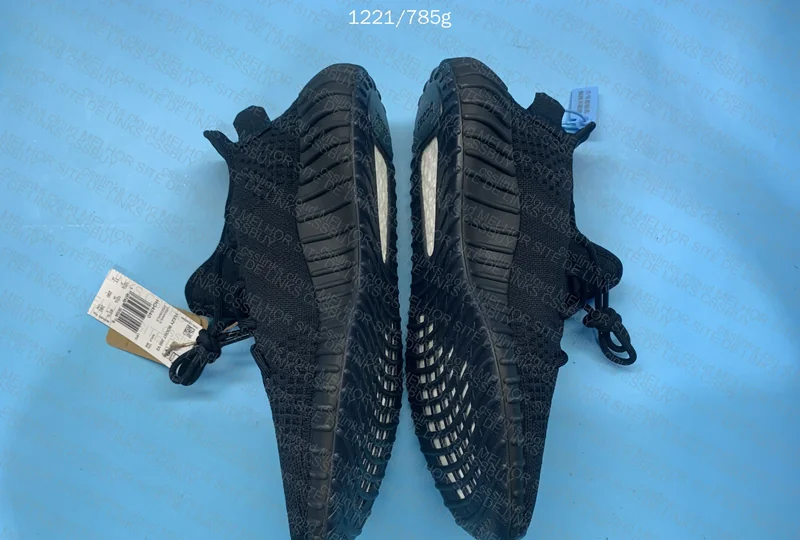 Yeezy 350 Onyx LW 4