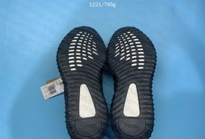 Yeezy 350 Onyx LW 6