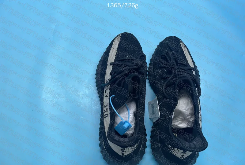 Yeezy 350 Oreo 9