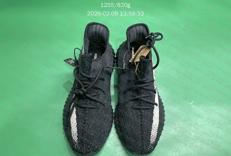 Yeezy 350 Oreo LW
