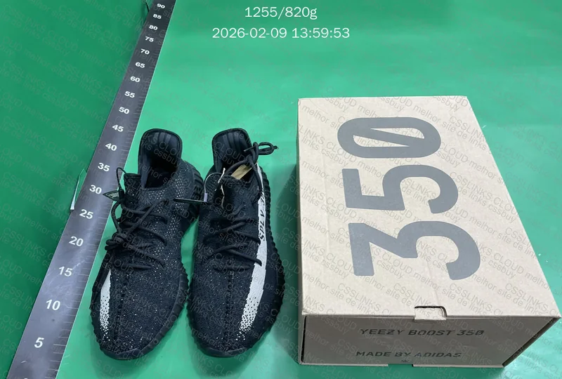 Yeezy 350 Oreo LW 9