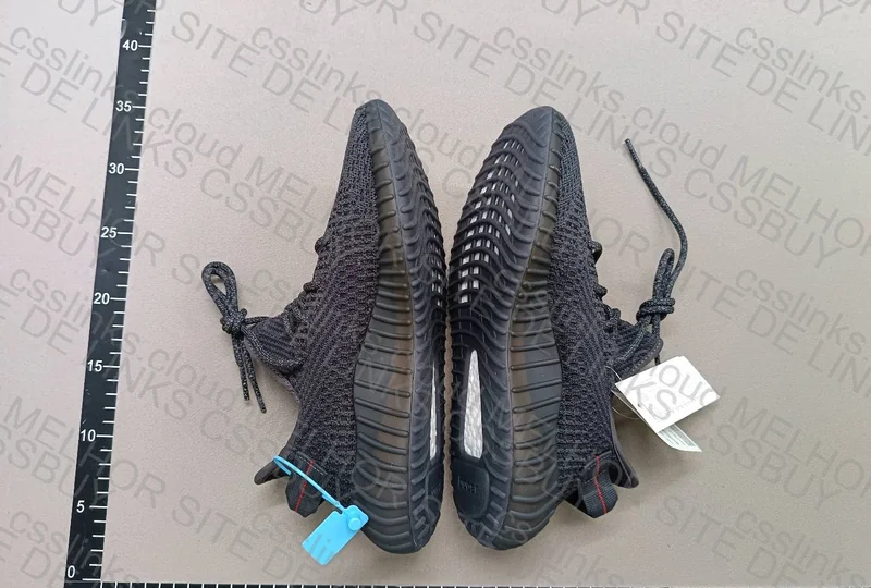 Yeezy 350 Black
