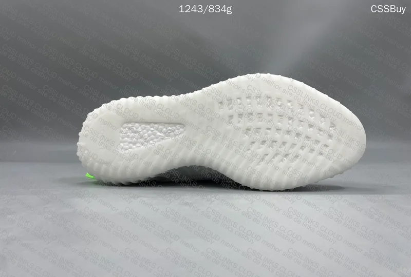 YEEZY 350 V2 10