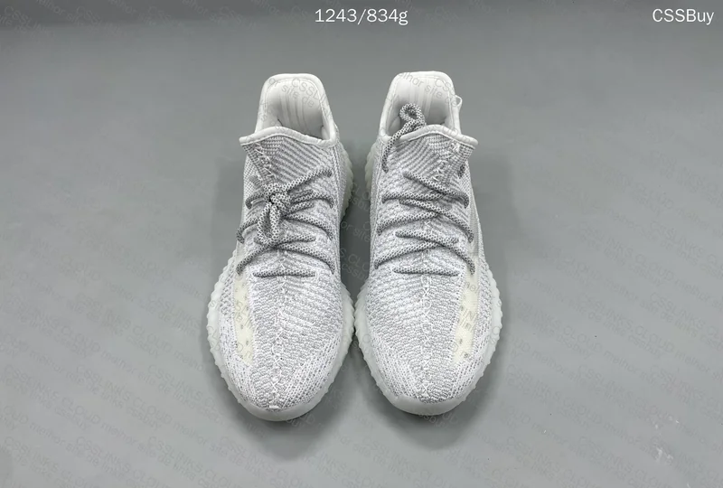 YEEZY 350 V2