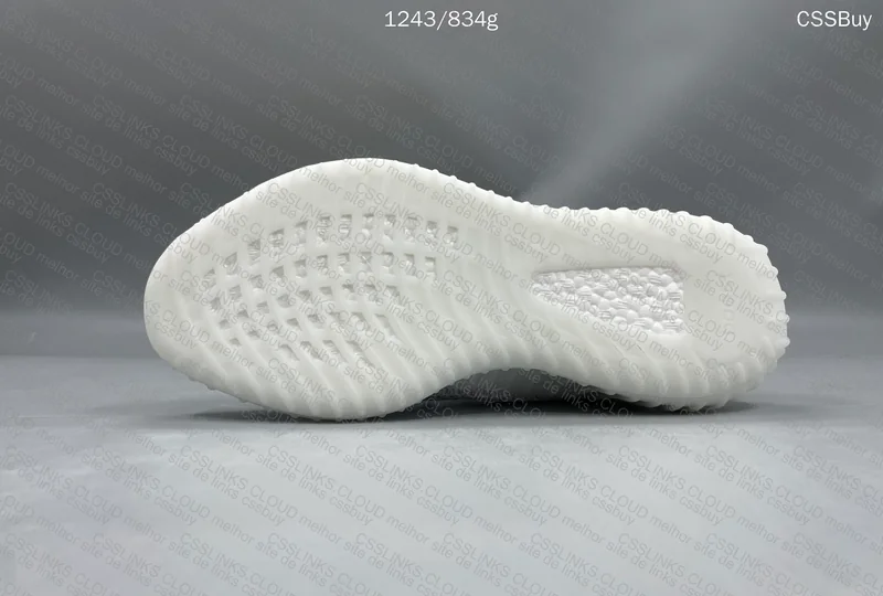 YEEZY 350 V2 3