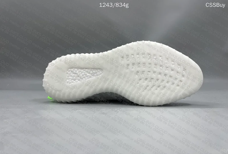 YEEZY 350 V2 4