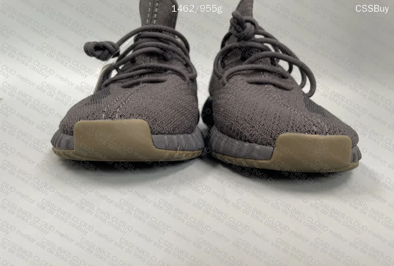 Yeezy 350 V2