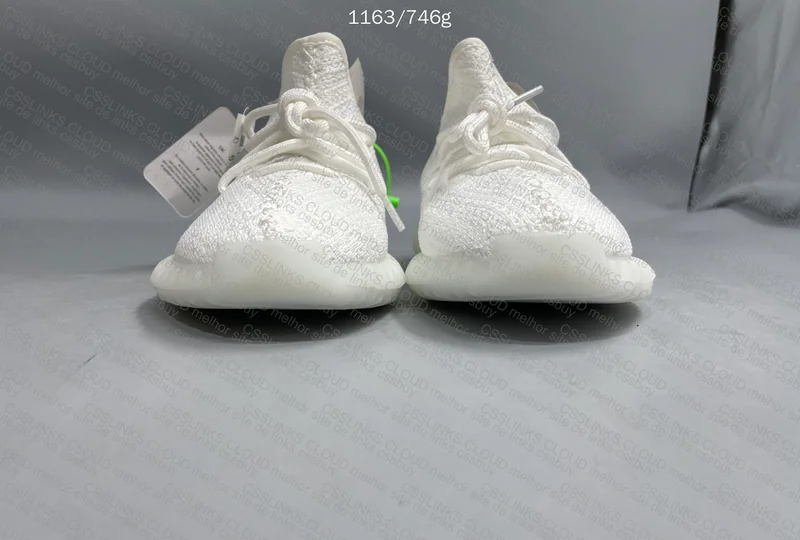 YEEZY 350 V2