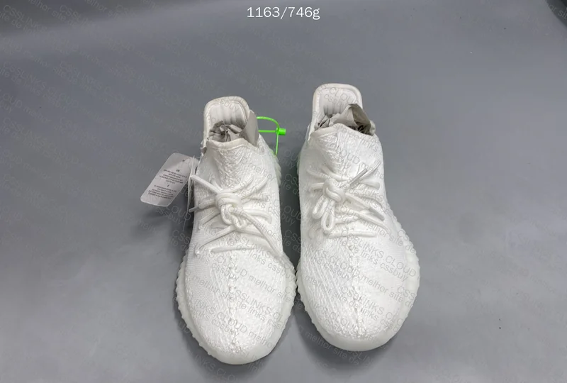 YEEZY 350 V2 3