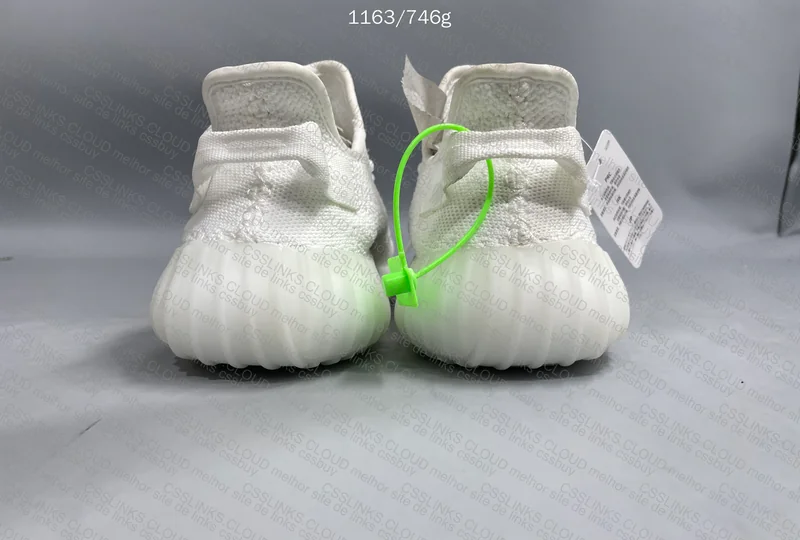 YEEZY 350 V2 4