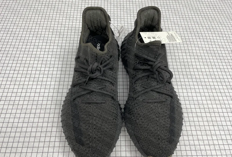 Yeezy 350 V2