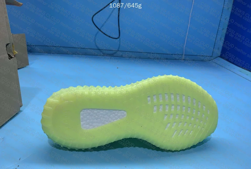 Yeezy 350 v2 4
