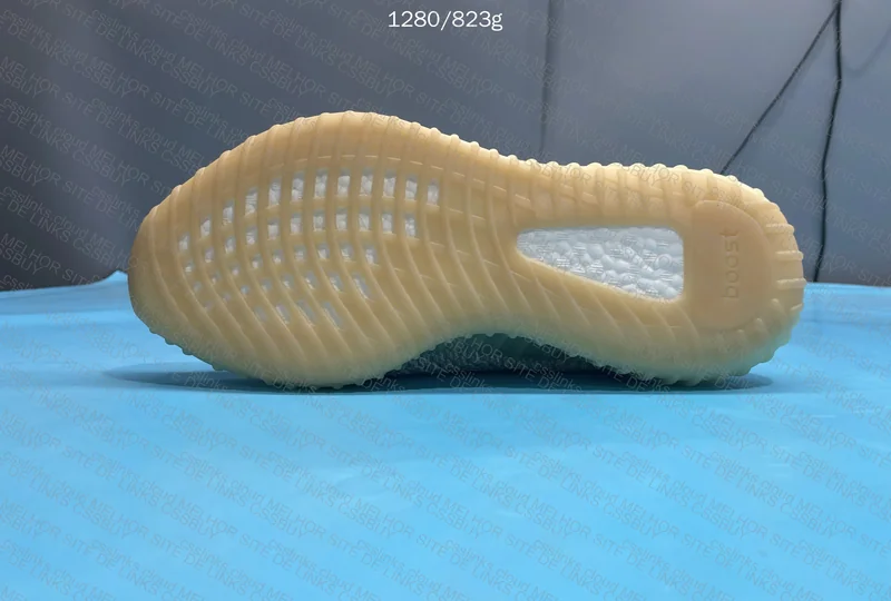 Yeezy 350 v2 4
