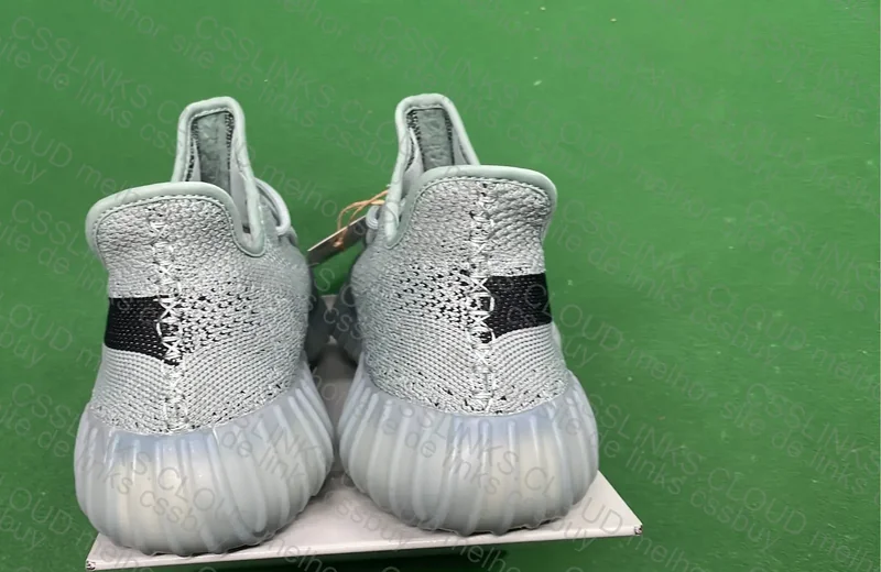 Yeezy 350 v2 4