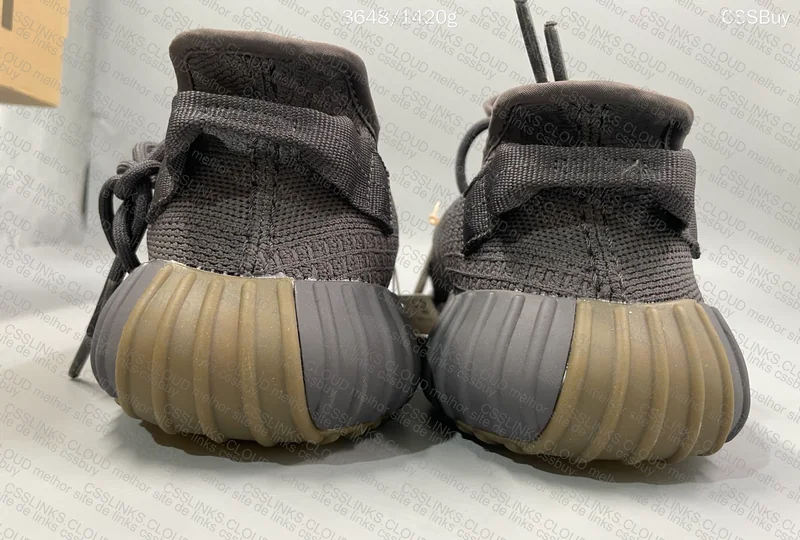 Yeezy 350 V2 (2 for 130y)