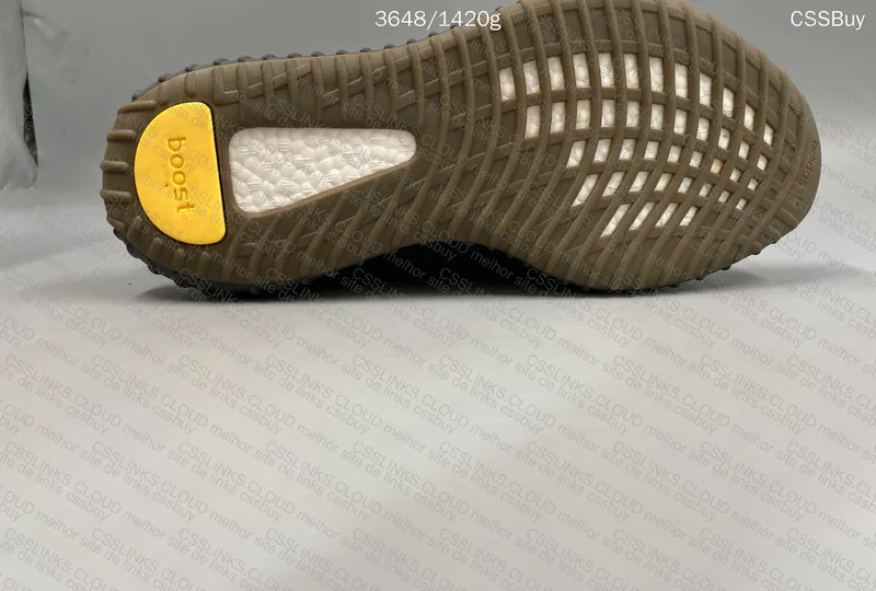 Yeezy 350 V2 (2 for 130y) 2
