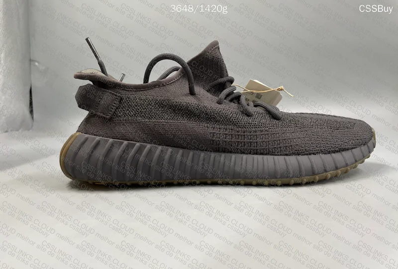 Yeezy 350 V2 (2 for 130y) 3