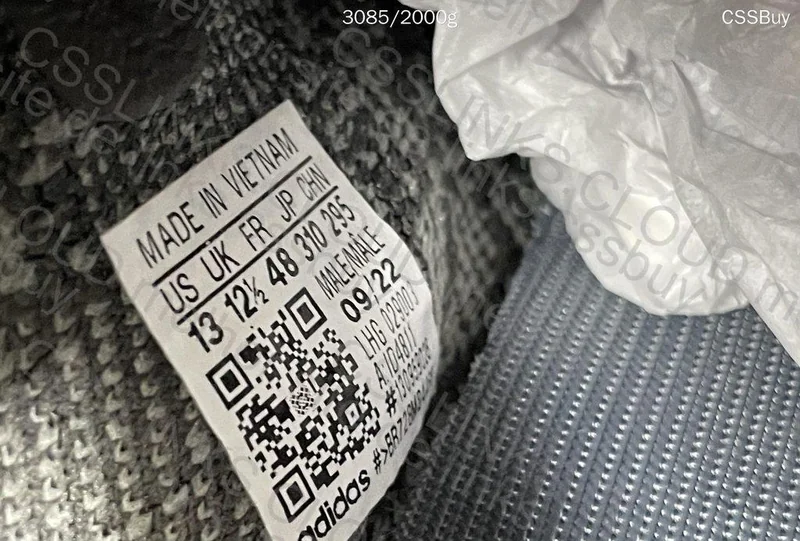 Yeezy 350 V2 | 2 for 130y 10