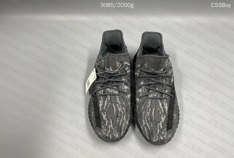 Yeezy 350 V2 | 2 for 130y 5