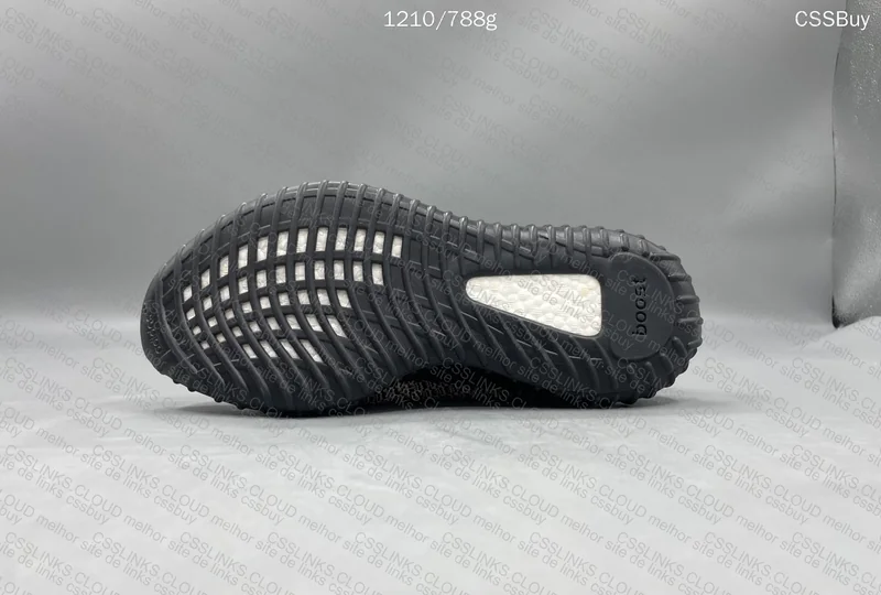Yeezy 350 v2 99Y 4