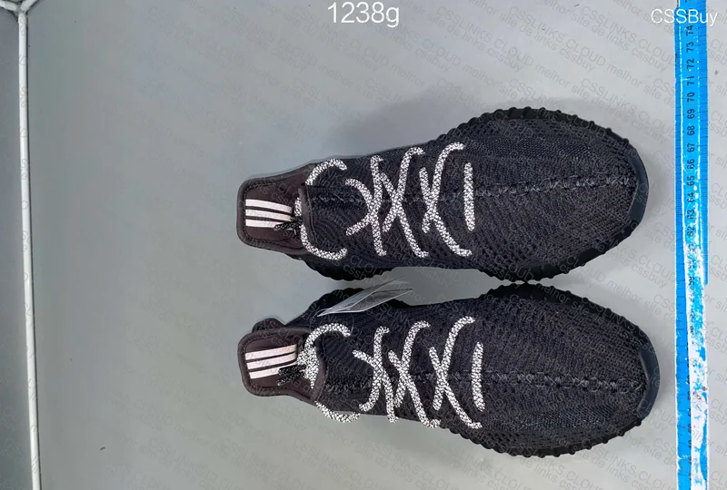 Yeezy 350 V2 Black