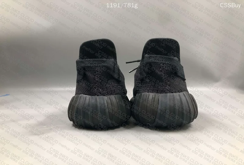 yeezy 350 v2 BLACK 2