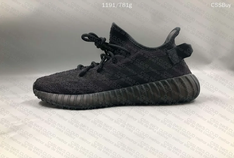 yeezy 350 v2 BLACK 3