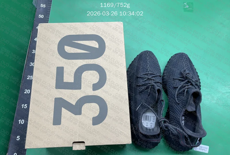 Yeezy 350 V2 Black