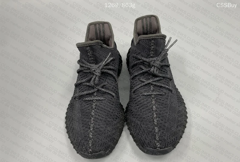 Yeezy 350 V2 - Black (non-reflective)
