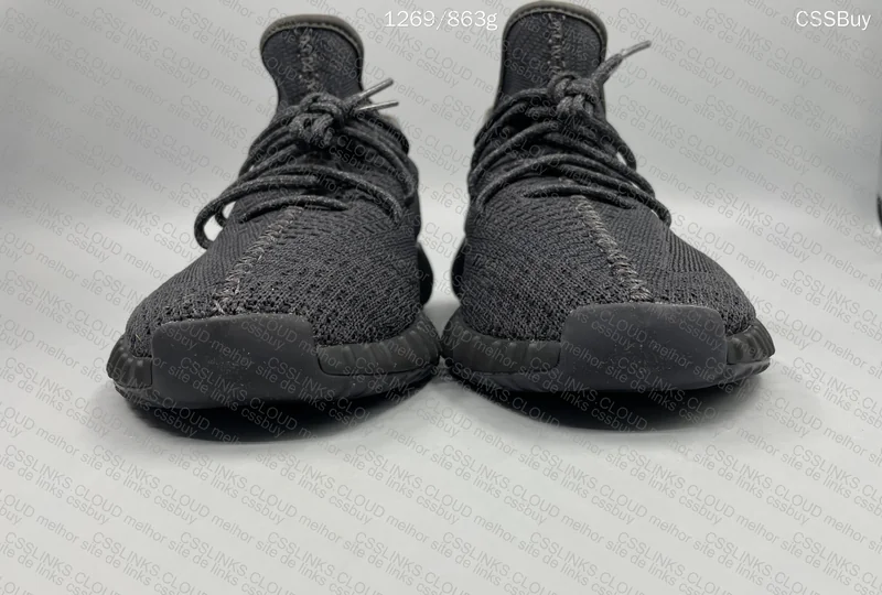 Yeezy 350 V2 - Black (non-reflective) 2