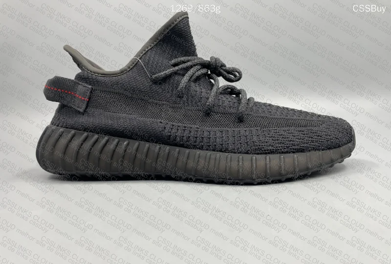 Yeezy 350 V2 - Black (non-reflective) 4