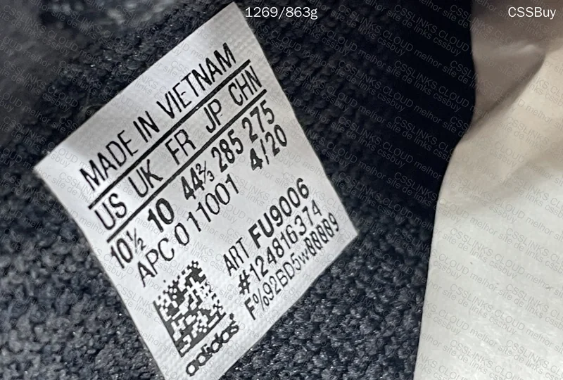 Yeezy 350 V2 - Black (non-reflective) 5